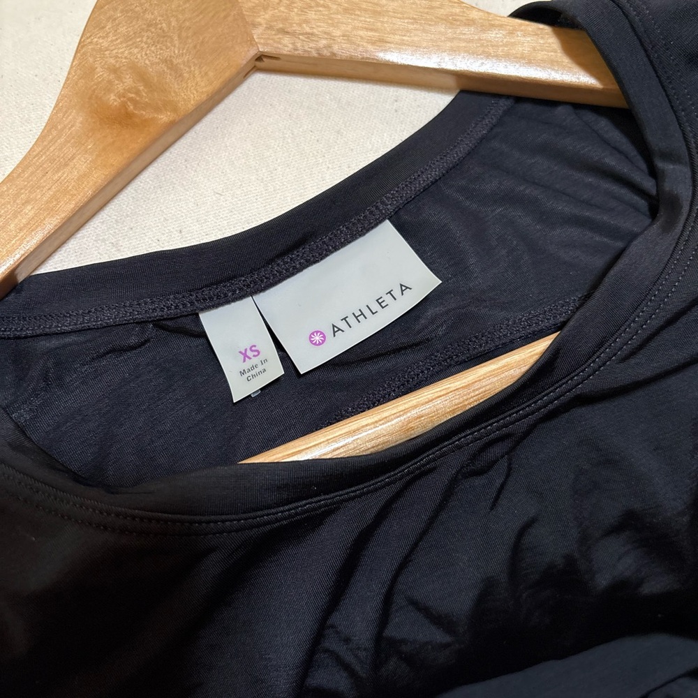 Athleta Asymmetrical Swim Rashguard Tank Top. Black. Size XS - Picture 2 of 4